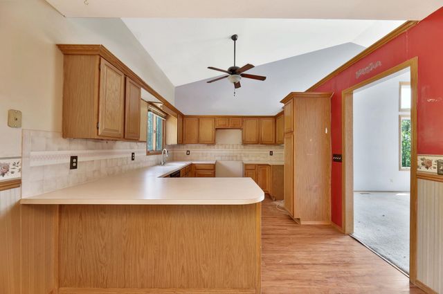 1202 S Stoneybrook Cir, Wichita, KS 67207