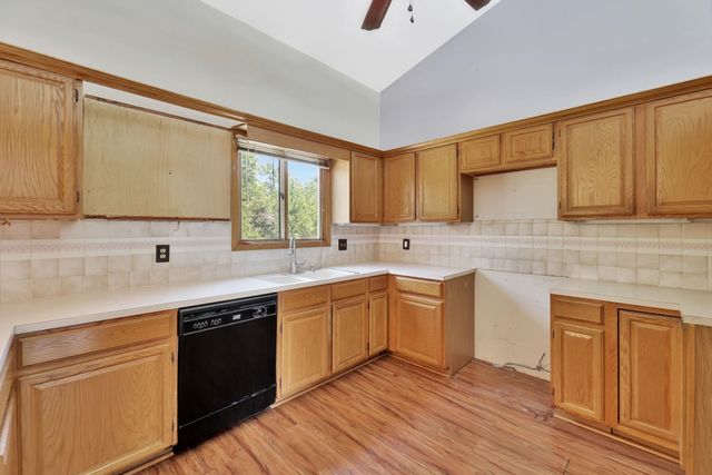 1202 S Stoneybrook Cir, Wichita, KS 67207