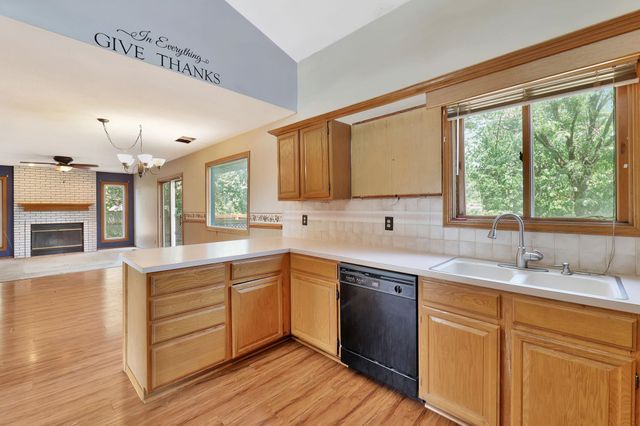 1202 S Stoneybrook Cir, Wichita, KS 67207