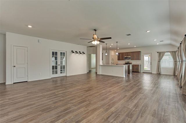 211 Garnett Street, Magnolia, TX 77354