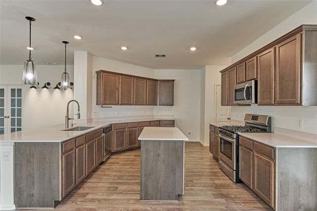 211 Garnett Street, Magnolia, TX 77354