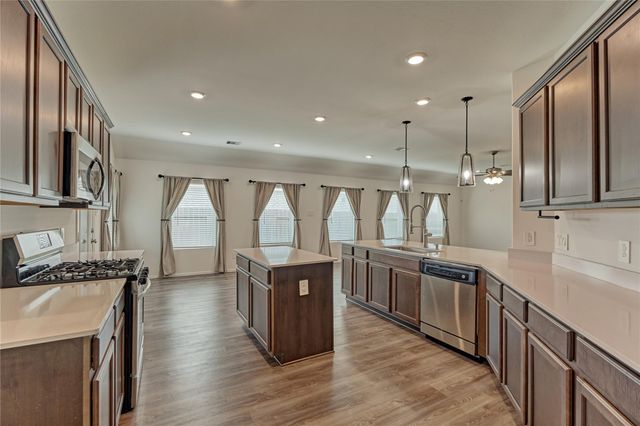 211 Garnett Street, Magnolia, TX 77354