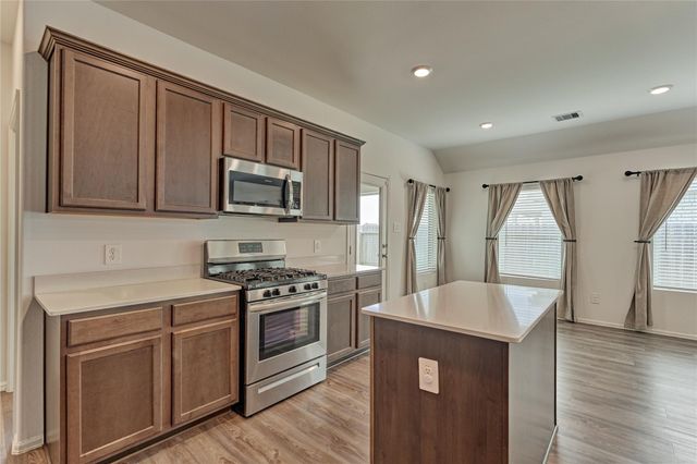 211 Garnett Street, Magnolia, TX 77354