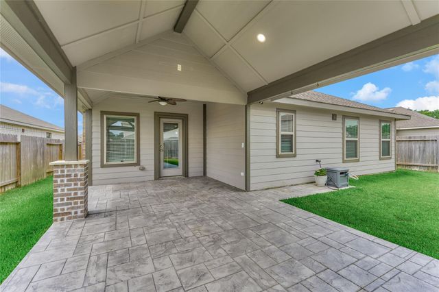 211 Garnett Street, Magnolia, TX 77354