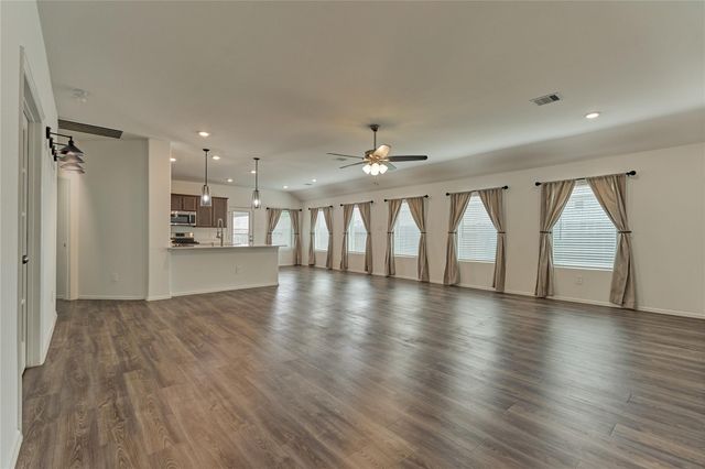 211 Garnett Street, Magnolia, TX 77354