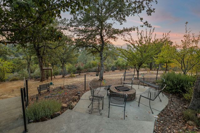 3582 Stone Ridge Place, Redding, CA 96001