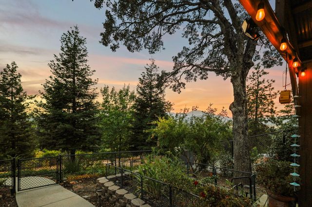3582 Stone Ridge Place, Redding, CA 96001