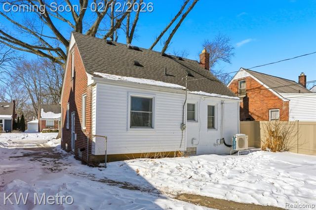 2926 N Altadena Avenue, Royal Oak, MI 48073