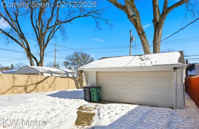 2926 N Altadena Avenue, Royal Oak, MI 48073