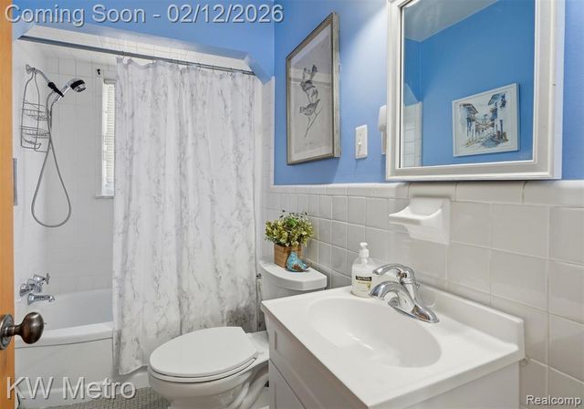 2926 N Altadena Avenue, Royal Oak, MI 48073