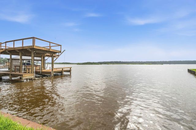 453 Sandy Lane, Onalaska, TX 77360