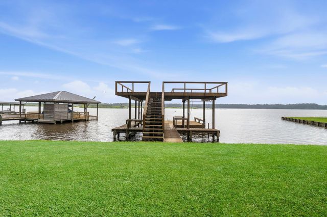 453 Sandy Lane, Onalaska, TX 77360