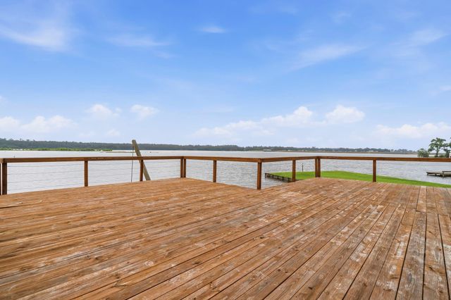 453 Sandy Lane, Onalaska, TX 77360