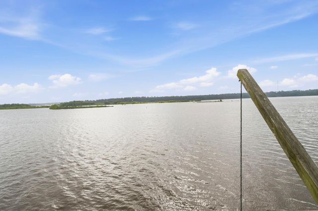 453 Sandy Lane, Onalaska, TX 77360