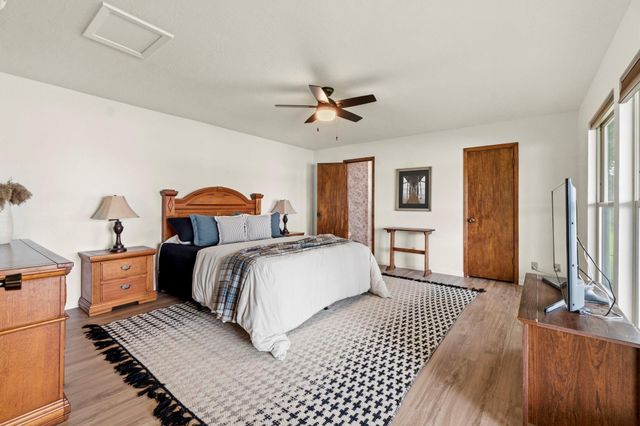 453 Sandy Lane, Onalaska, TX 77360