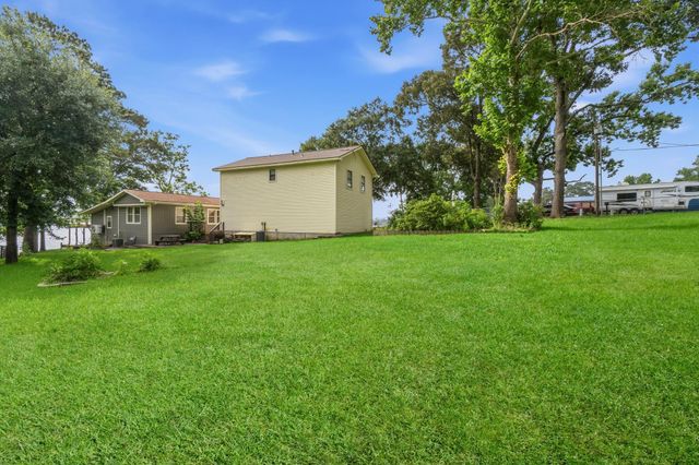 453 Sandy Lane, Onalaska, TX 77360