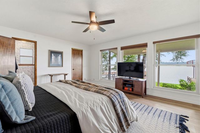 453 Sandy Lane, Onalaska, TX 77360