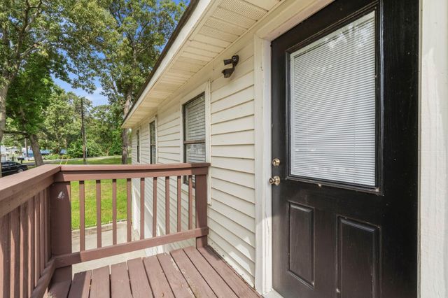 453 Sandy Lane, Onalaska, TX 77360
