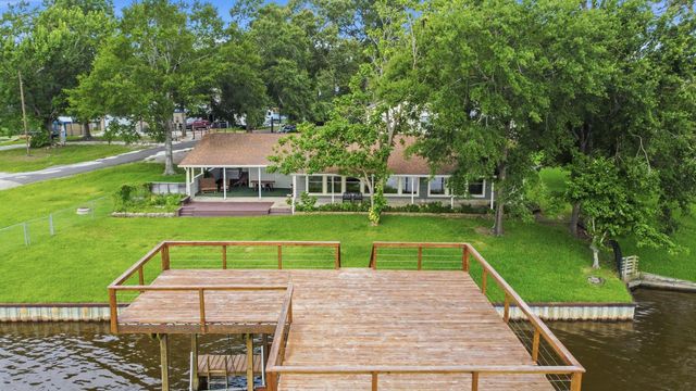 453 Sandy Lane, Onalaska, TX 77360