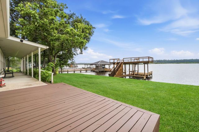 453 Sandy Lane, Onalaska, TX 77360