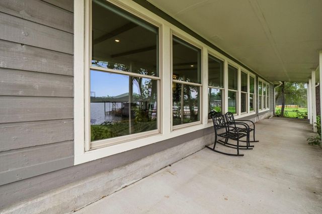 453 Sandy Lane, Onalaska, TX 77360