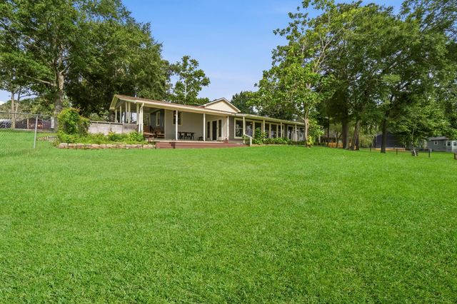 453 Sandy Lane, Onalaska, TX 77360