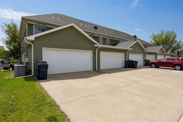 2628 Pinto Ln, Iowa City, IA 52240