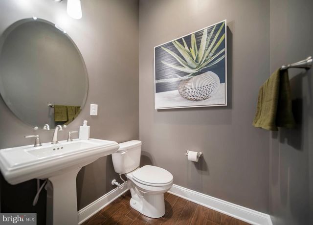 2562 RIDDLE AVE, Wilmington, DE 19806