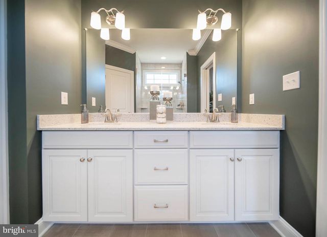 2562 RIDDLE AVE, Wilmington, DE 19806