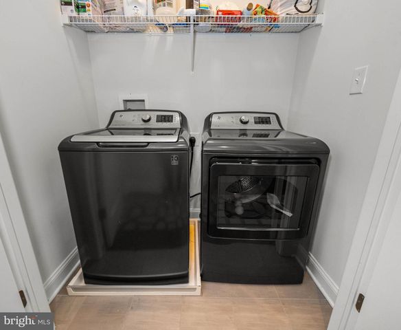 2562 RIDDLE AVE, Wilmington, DE 19806