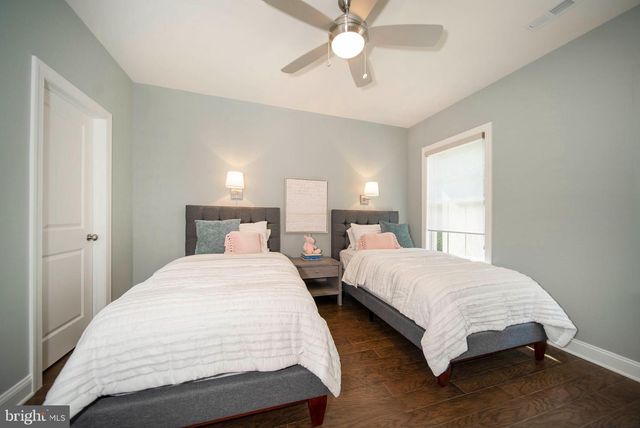 2562 RIDDLE AVE, Wilmington, DE 19806