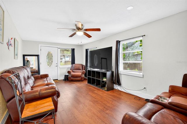 8917 N WILLOW AVENUE, Tampa, FL 33604