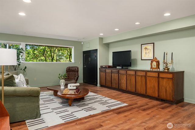 5757 64th Avenue NE, Seattle, WA 98105