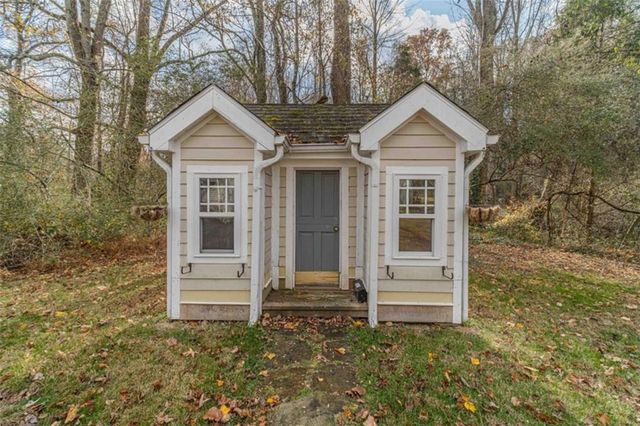 4998 Planters Way, Flowery Branch, GA 30542