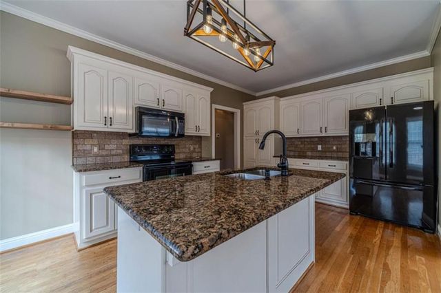 4998 Planters Way, Flowery Branch, GA 30542