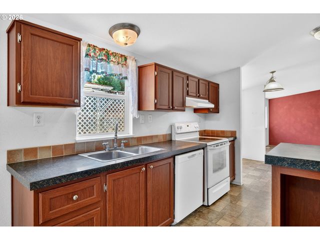 14955 S BLUE VISTA Dr 246, Oregon City, OR 97045