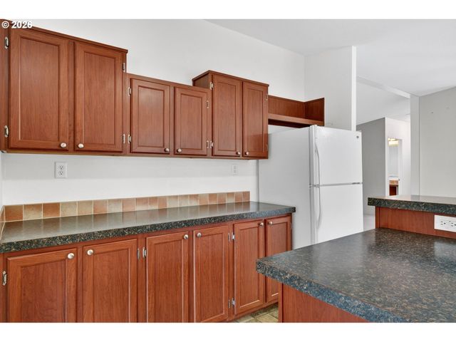 14955 S BLUE VISTA Dr 246, Oregon City, OR 97045