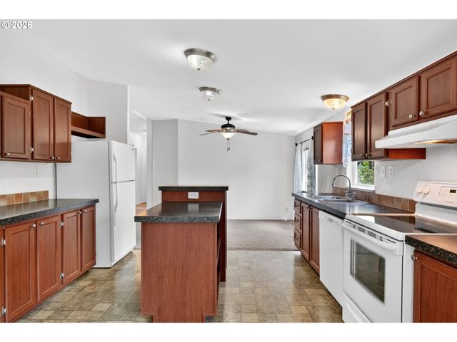 14955 S BLUE VISTA Dr 246, Oregon City, OR 97045