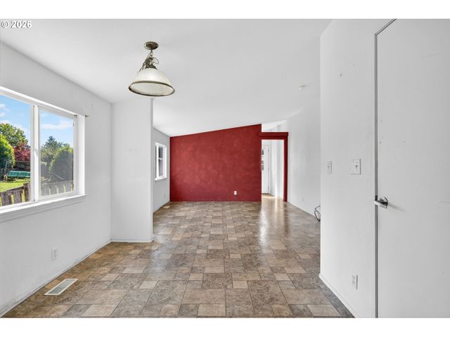 14955 S BLUE VISTA Dr 246, Oregon City, OR 97045