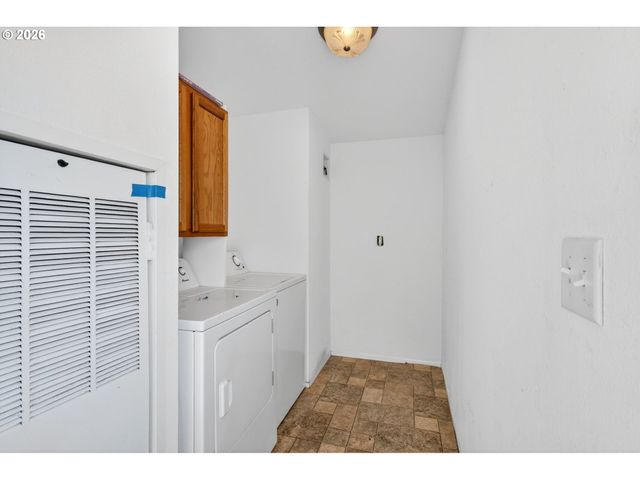 14955 S BLUE VISTA Dr 246, Oregon City, OR 97045