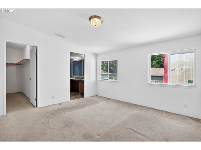 14955 S BLUE VISTA Dr 246, Oregon City, OR 97045