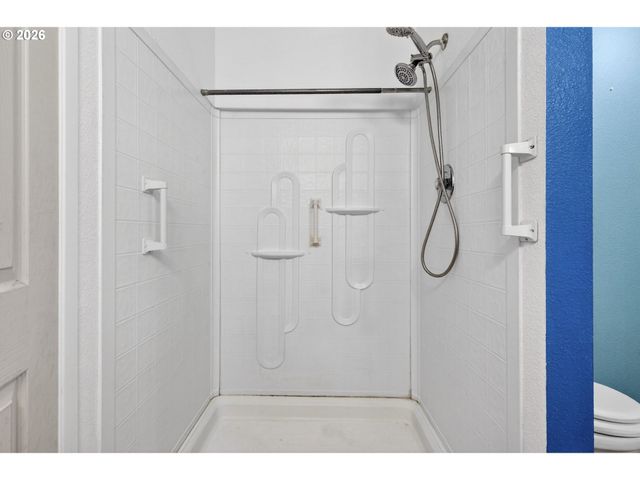 14955 S BLUE VISTA Dr 246, Oregon City, OR 97045