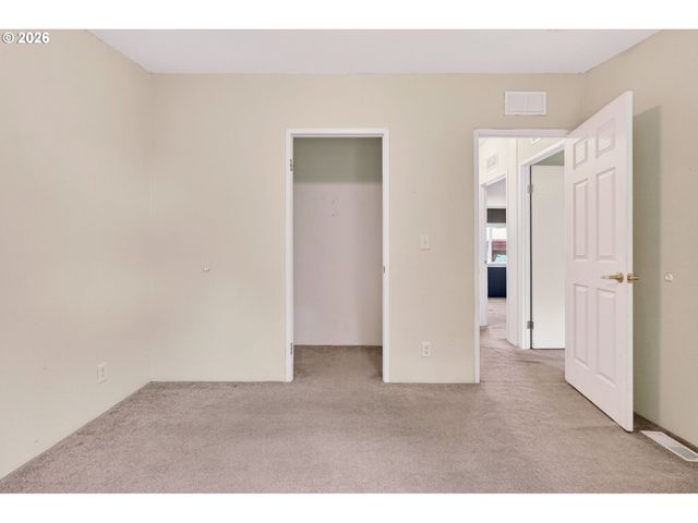 14955 S BLUE VISTA Dr 246, Oregon City, OR 97045