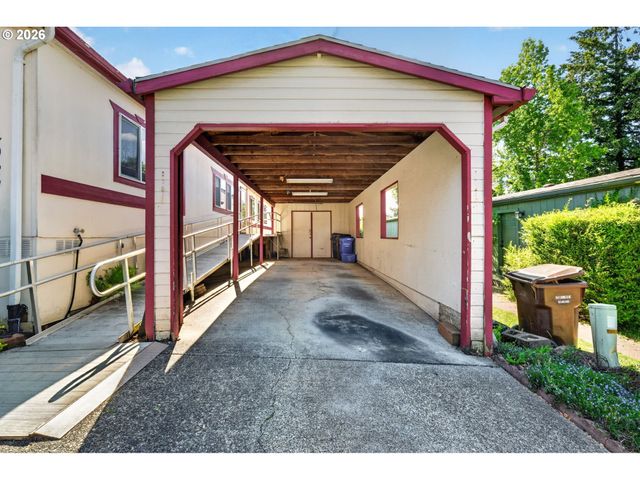 14955 S BLUE VISTA Dr 246, Oregon City, OR 97045