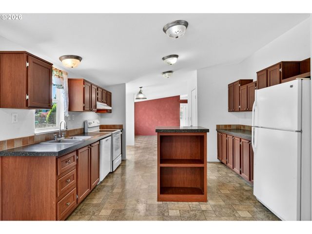 14955 S BLUE VISTA Dr 246, Oregon City, OR 97045