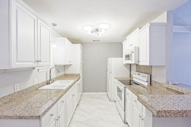 10590 High Hollows Drive 284, Dallas, TX 75230