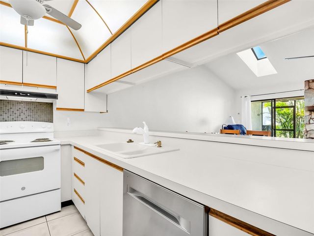 1202 PALM DRIVE, Tarpon Springs, FL 34689