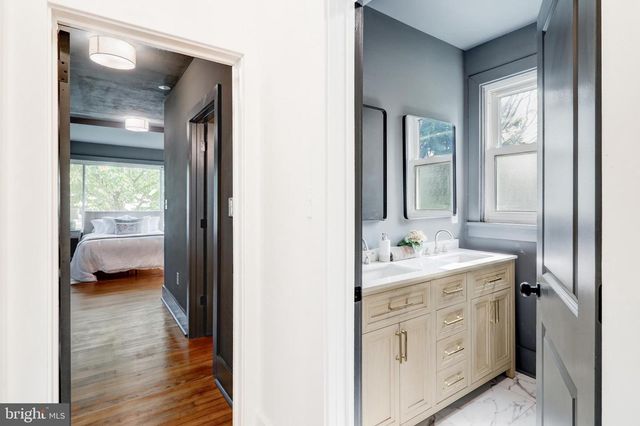 1421 E DERRY RD, Hershey, PA 17033