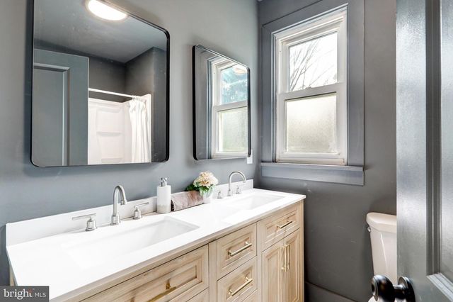 1421 E DERRY RD, Hershey, PA 17033
