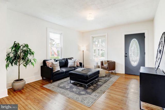 1421 E DERRY RD, Hershey, PA 17033